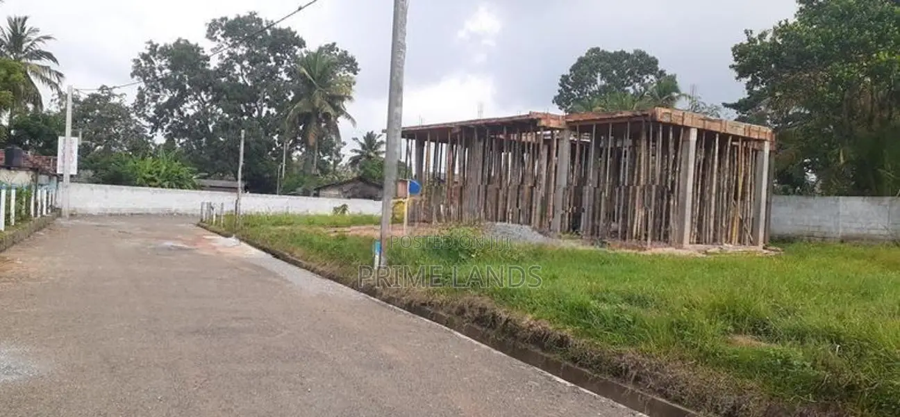 කුරුණෑගල දඹුලු පාරට මුහුණලා ඉඩමක්