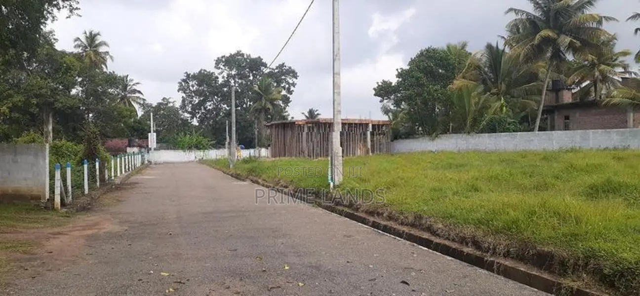 කුරුණෑගල දඹුලු පාරට මුහුණලා ඉඩමක්