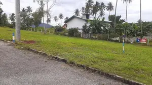 කුරුණෑගල නුවර පාරෙන් ඉඩමක්