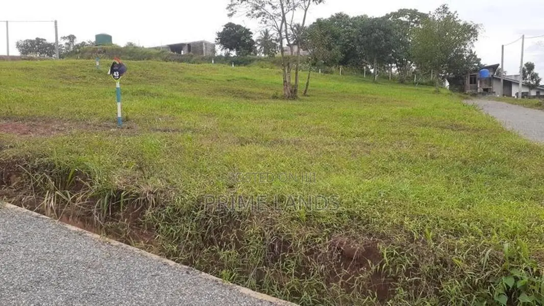 කුරුණෑගල නුවර පාරෙන් ඉඩමක්