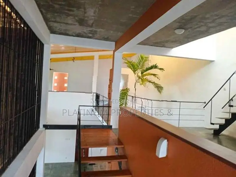 Super Spacious Luxury 2-Story House For Sale In Thalawathugoda Hokanda