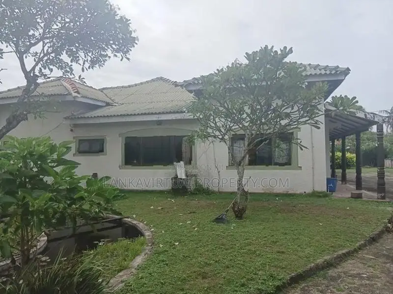 Moratuwa Lunawa Uyana Road Prime property on 202 Perches Land for Sale