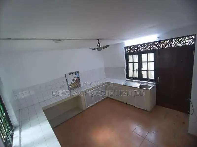 3 Story |Building For Rent in Colombo 4 - EC172
