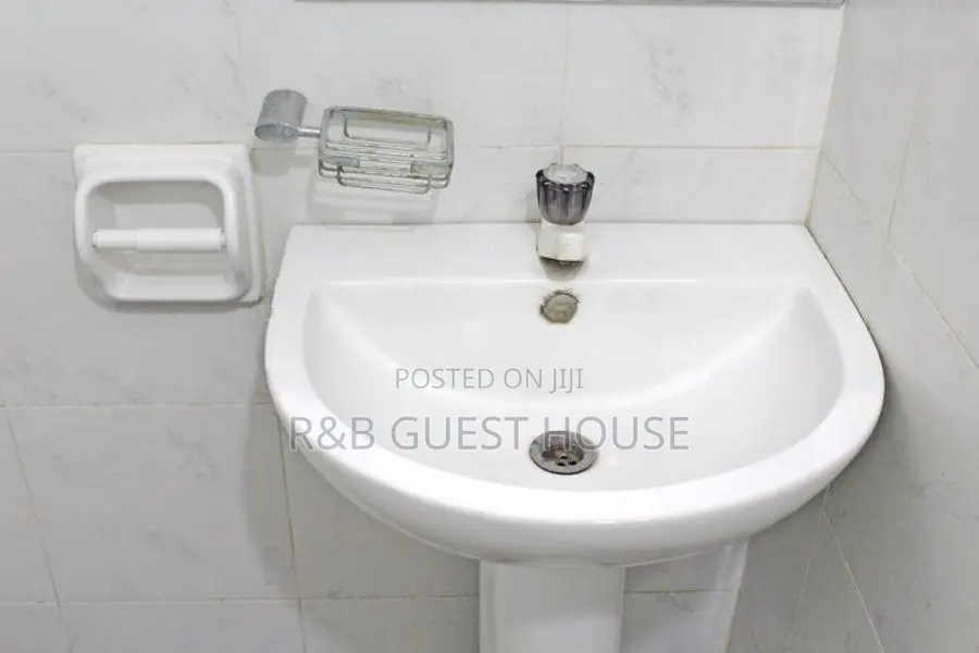 Family AC Room - R&B Guest House Jaffna