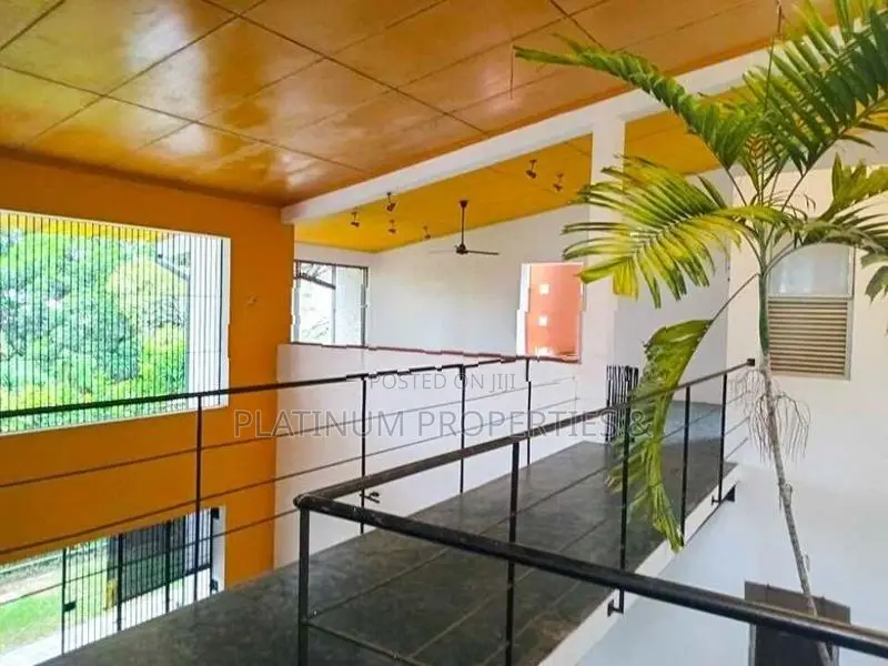 Super Spacious Luxury 2-Story House For Sale In Thalawathugoda Hokanda