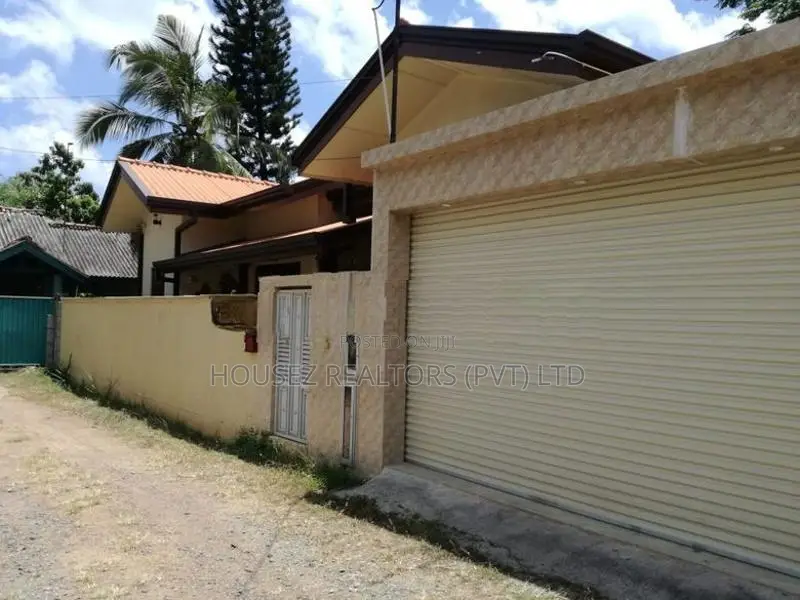 Modern 3-Bedroom House for Sale – Malabe