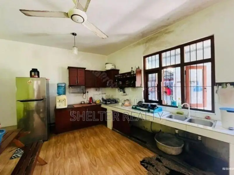 Spacious 5 Bedroom house for rent in Mulleriyawa