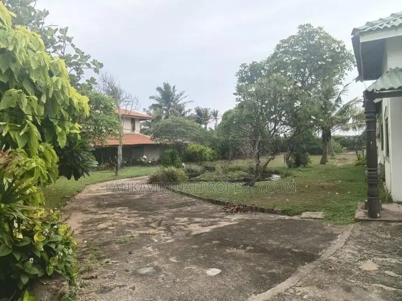 Moratuwa Lunawa Uyana Road Prime property on 202 Perches Land for Sale