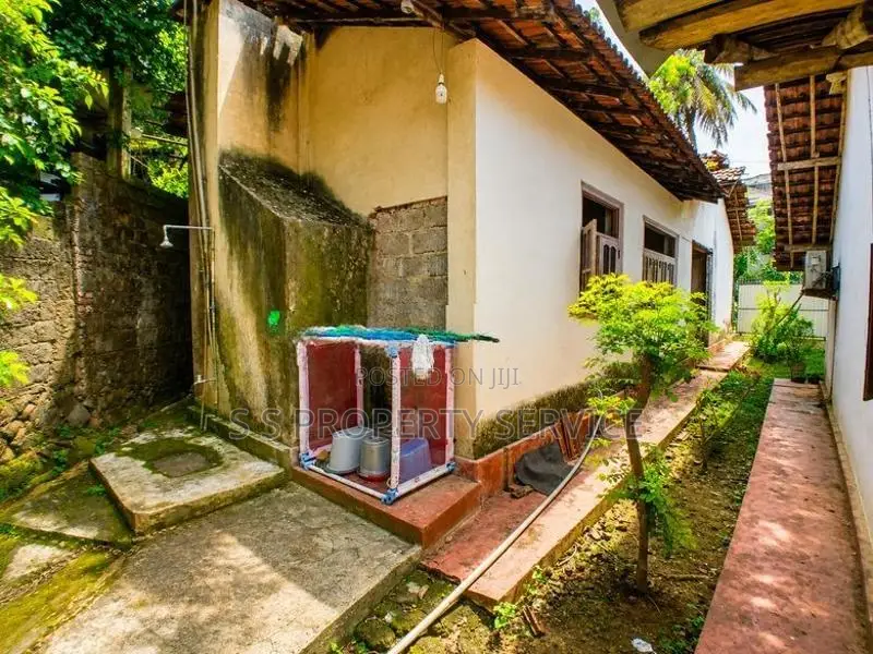 House for Sale in Mahamodara, Galle.(SSPH-432)