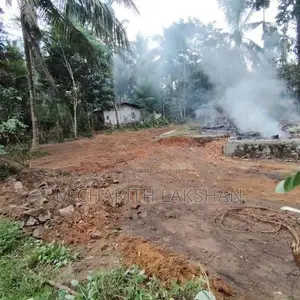 නිරවුල් ඔප්පු සහිත ඉඩමක්. Kaluaggala