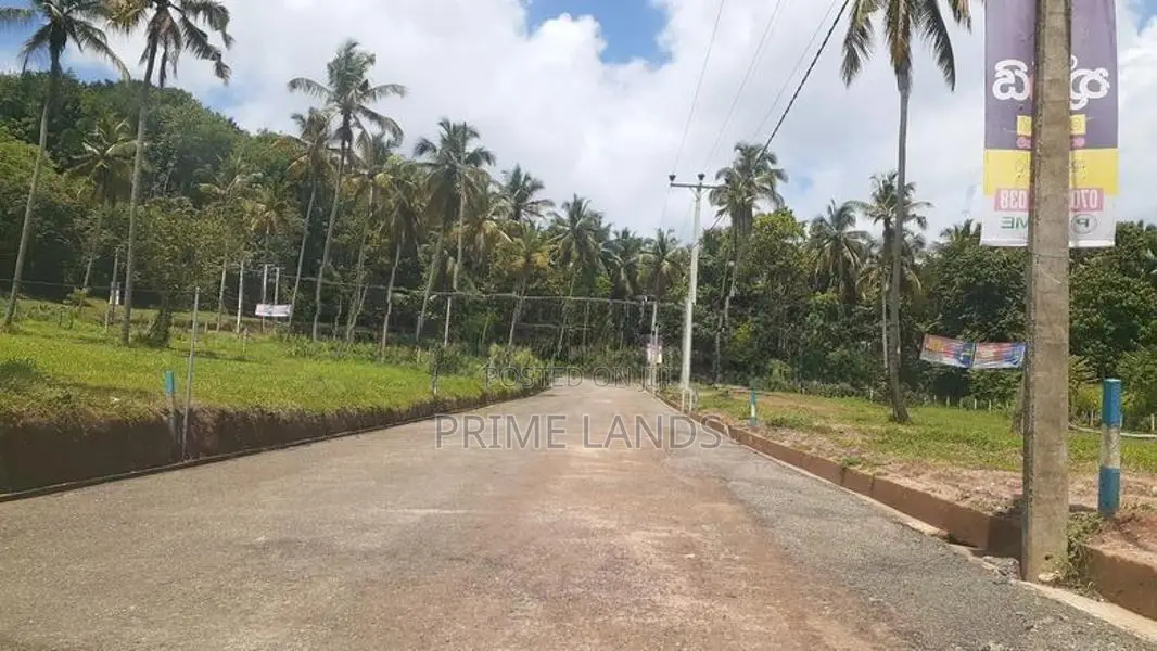 කුරුණෑගල මීගමු පාරෙන් පදිංචියට ඉඩමක්