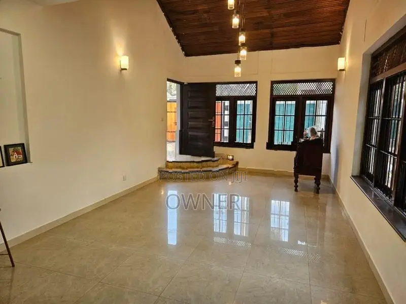Luxury spacious house for immediate rent - Mount lavinia