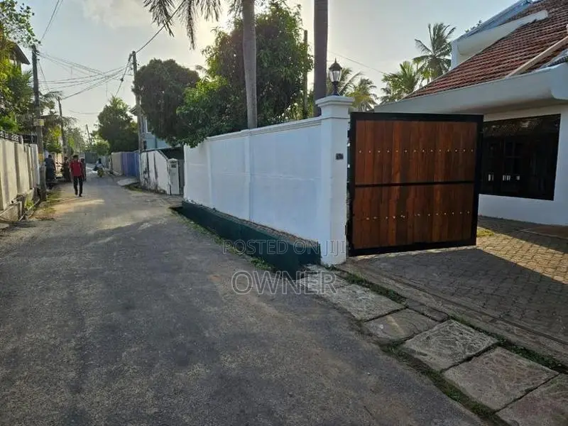 Luxury spacious house for immediate rent - Mount lavinia