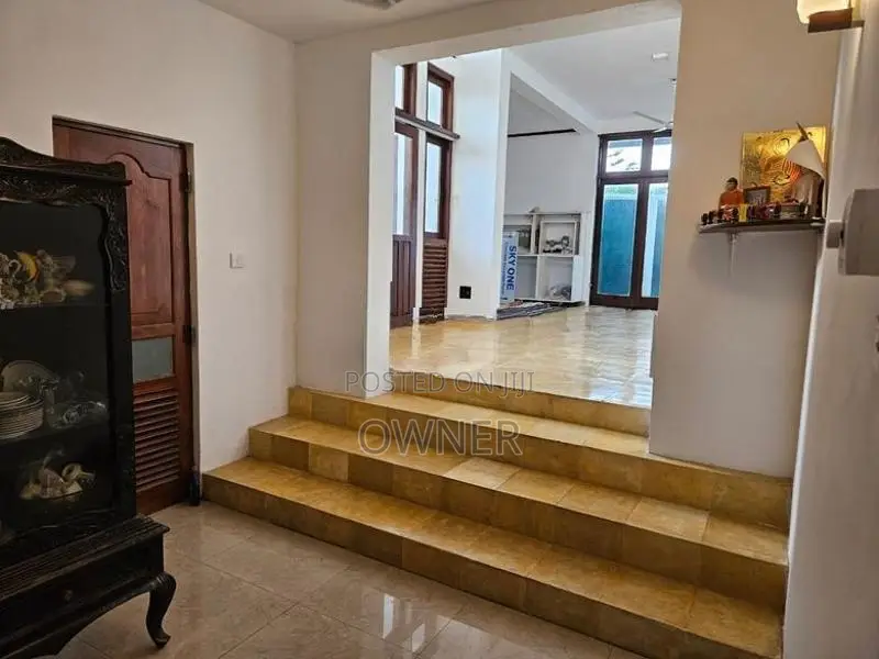Luxury spacious house for immediate rent - Mount lavinia