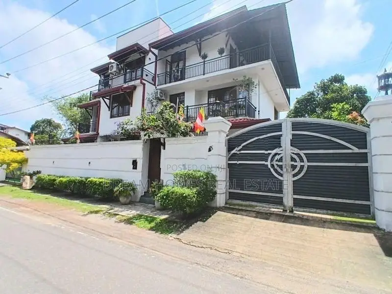 Large 3 Story House for Rent - Pannipitiya