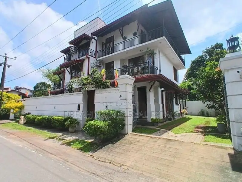 Large 3 Story House for Rent - Pannipitiya