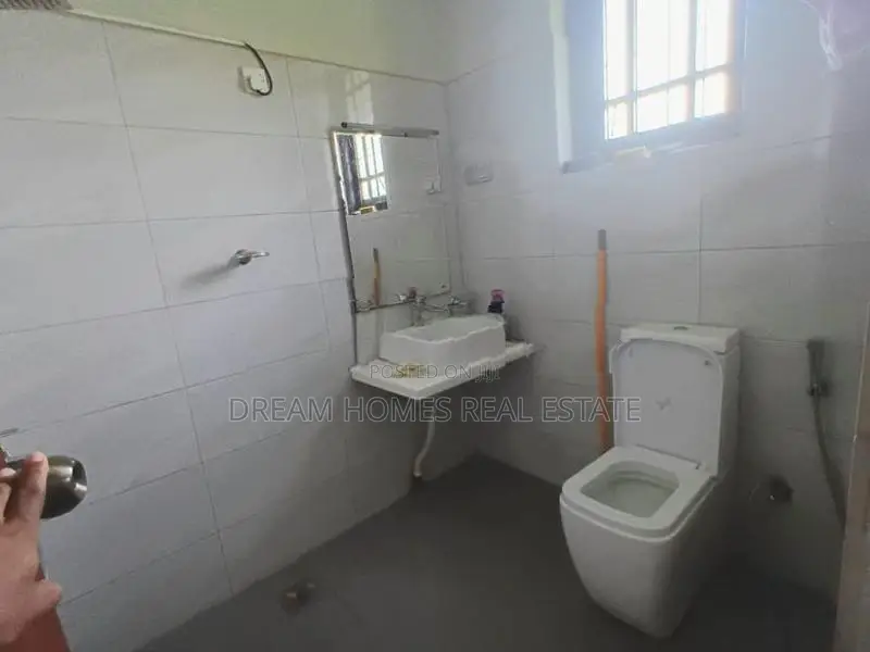 Large 3 Story House for Rent - Pannipitiya