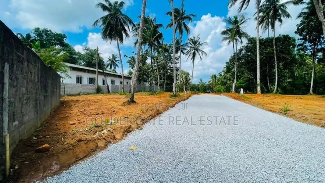 Yakkala කොළඹ නුවර පාරට ලගින් වටිනා බිම් කොටස් කිහිපයක් විකිණීමට