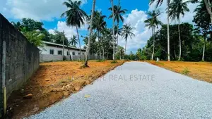 Yakkala කොළඹ නුවර පාරට ලගින් වටිනා බිම් කොටස් කිහිපයක් විකිණීමට