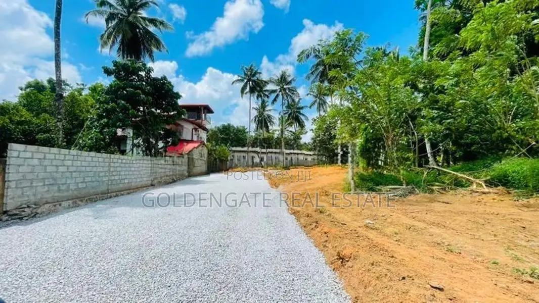 Yakkala කොළඹ නුවර පාරට ලගින් වටිනා බිම් කොටස් කිහිපයක් විකිණීමට