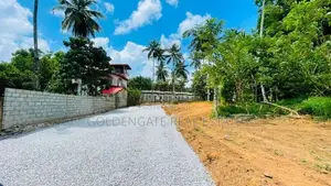 Yakkala කොළඹ නුවර පාරට ලගින් වටිනා බිම් කොටස් කිහිපයක් විකිණීමට