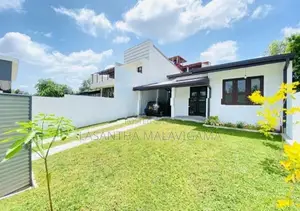 10 Perch Brand New Single Storey House for sale in Athurugiriya