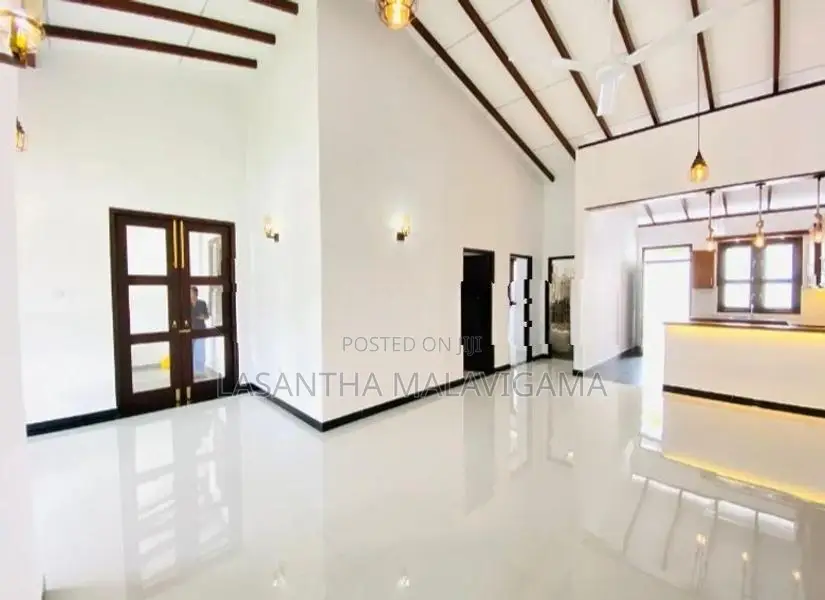 10 Perch Brand New Single Storey House for sale in Athurugiriya