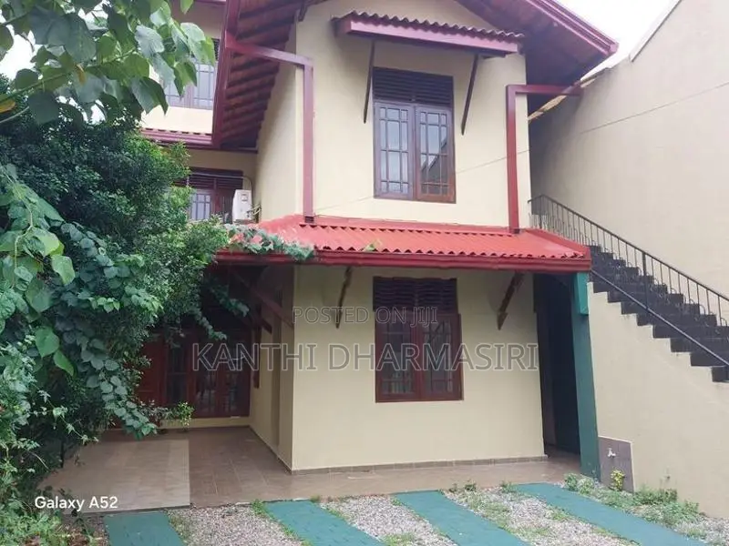2 Unit Triple Story House for Sale - Nawala Koswattha