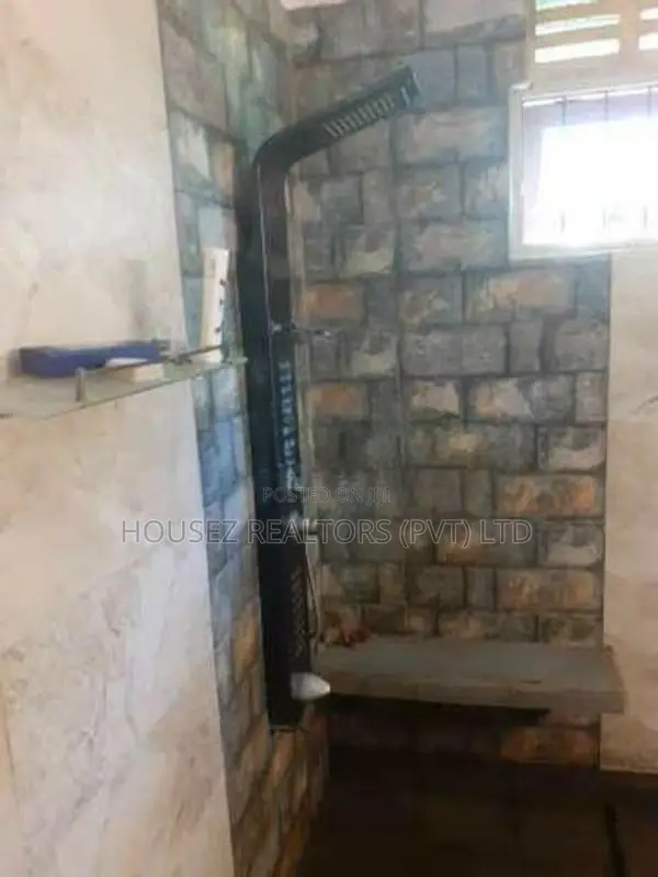 Spacious 4-Bedroom House for Sale – Kamburugamuwa