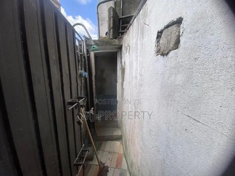 ( TC-1140) Highly Valuable Commercial Shop Space Rent in Thalawathugod