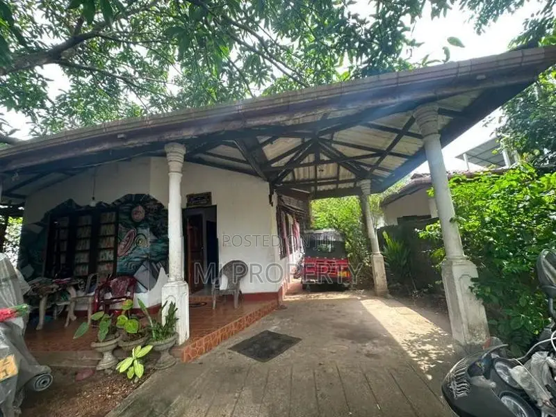 Malabe Land with House Sale