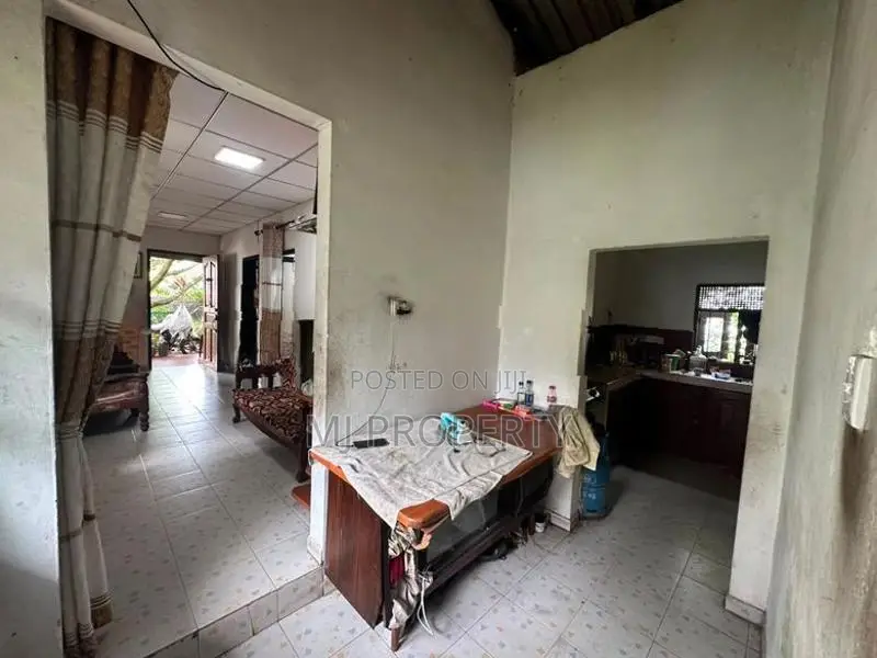 Malabe Land with House Sale