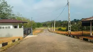 මීගොඩින් ඉඩමක්