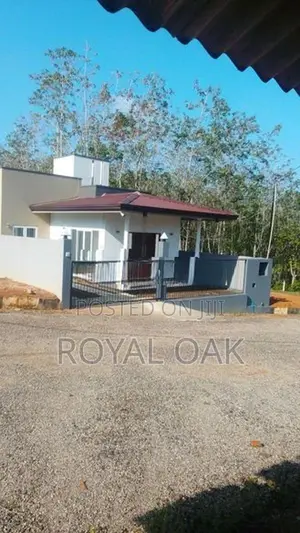 මීගොඩින් ඉඩමක්
