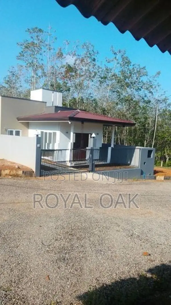 මීගොඩින් ඉඩමක්