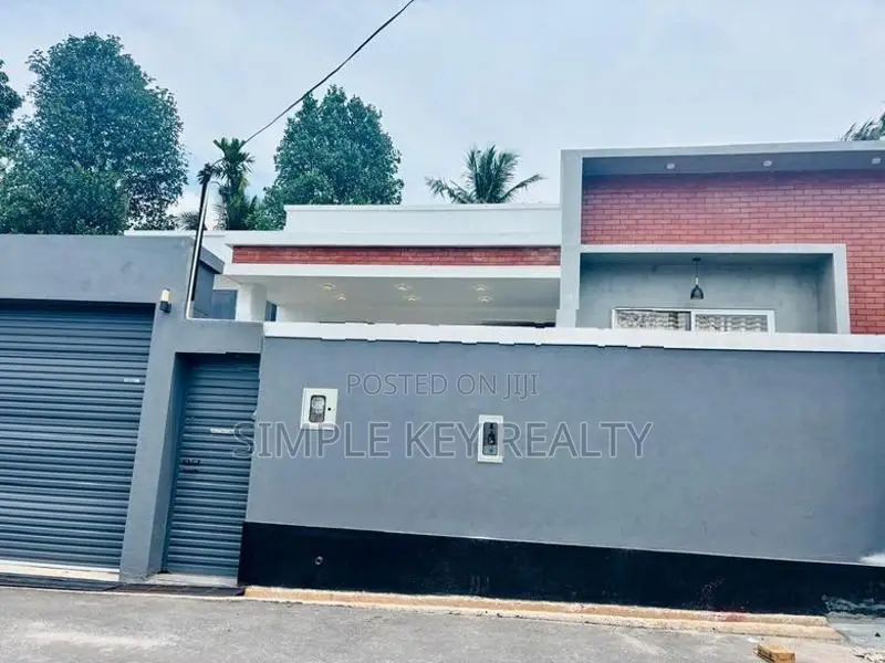 B32 House for sale in gampaha yakkala