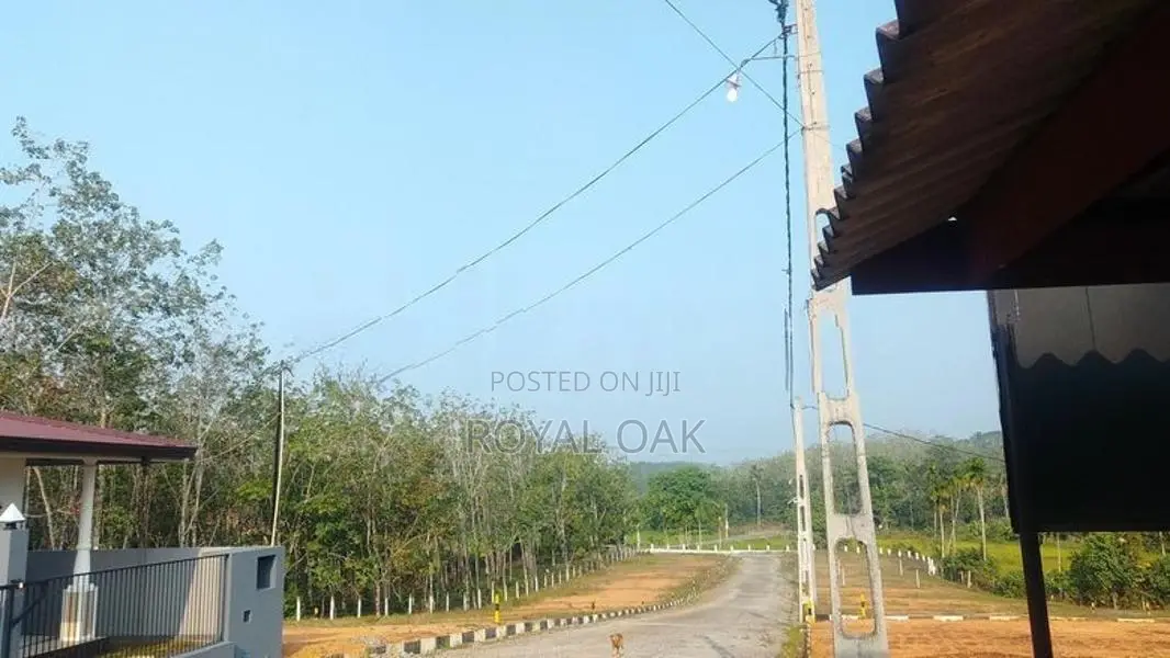මීගොඩින් ඉඩමක්