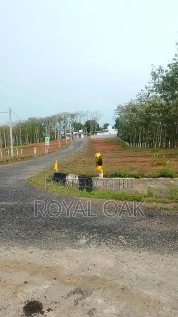 මීගොඩින් ඉඩමක්