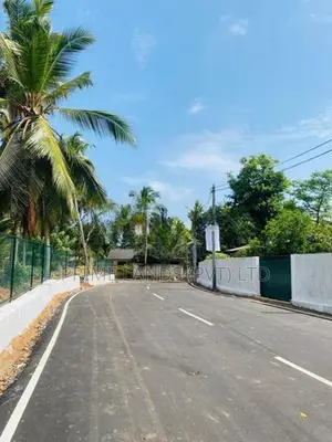 Land in Kandana