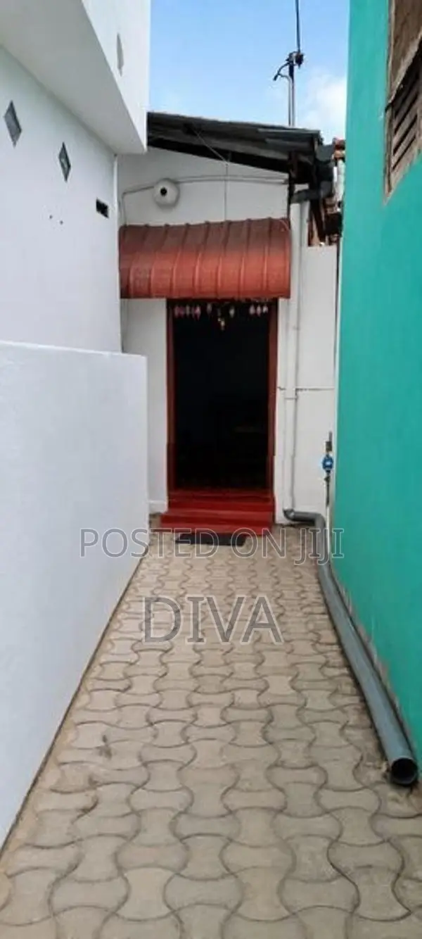 Single Story House for Sale Rathamala
