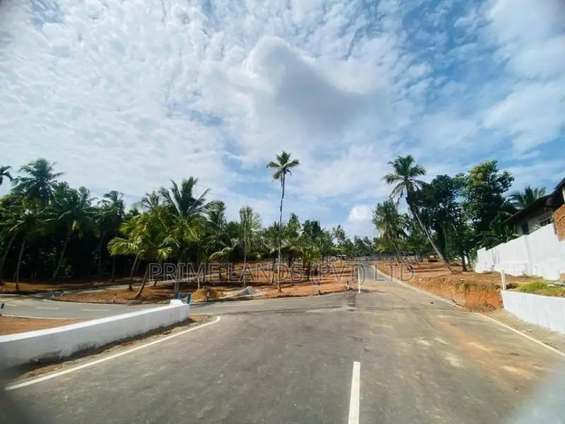 Land in Kandana