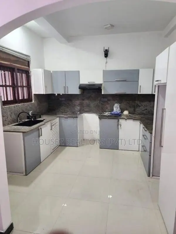 Spacious 6-Bedroom House for Sale – Kelaniya