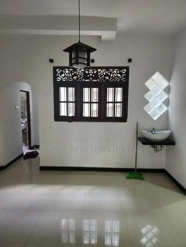 Spacious 6-Bedroom House for Sale – Kelaniya