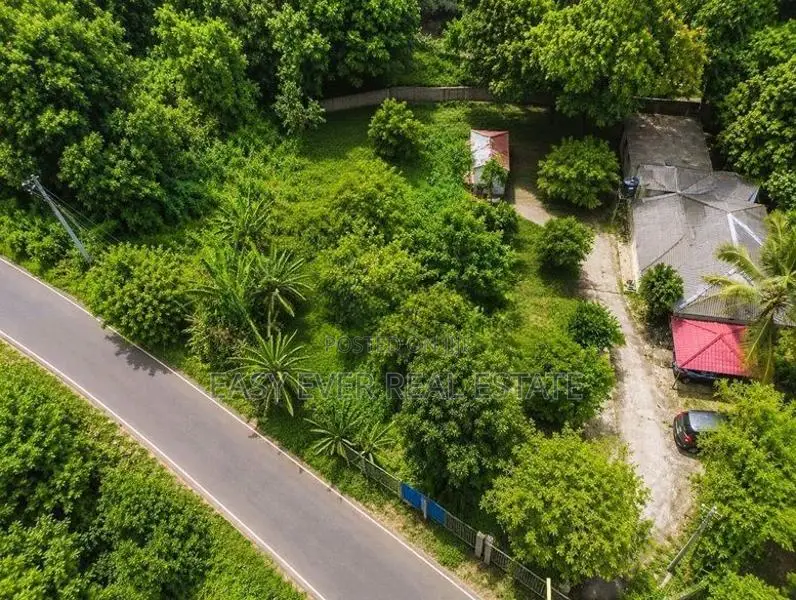 මීරිගම වරකාපොළ ප්‍රධාන පාරට මුහුණලා ඉඩමක් - DU 13174