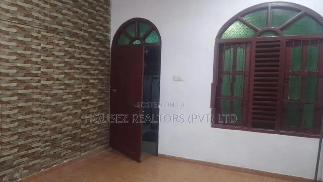 Single-Storey House for Sale in Wellampitiya