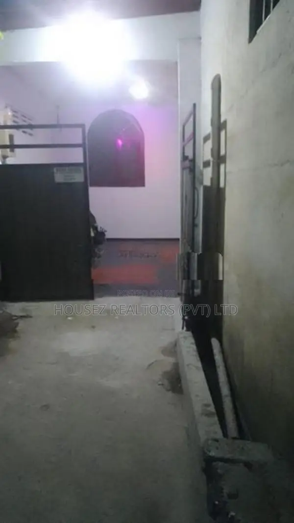 Single-Storey House for Sale in Wellampitiya