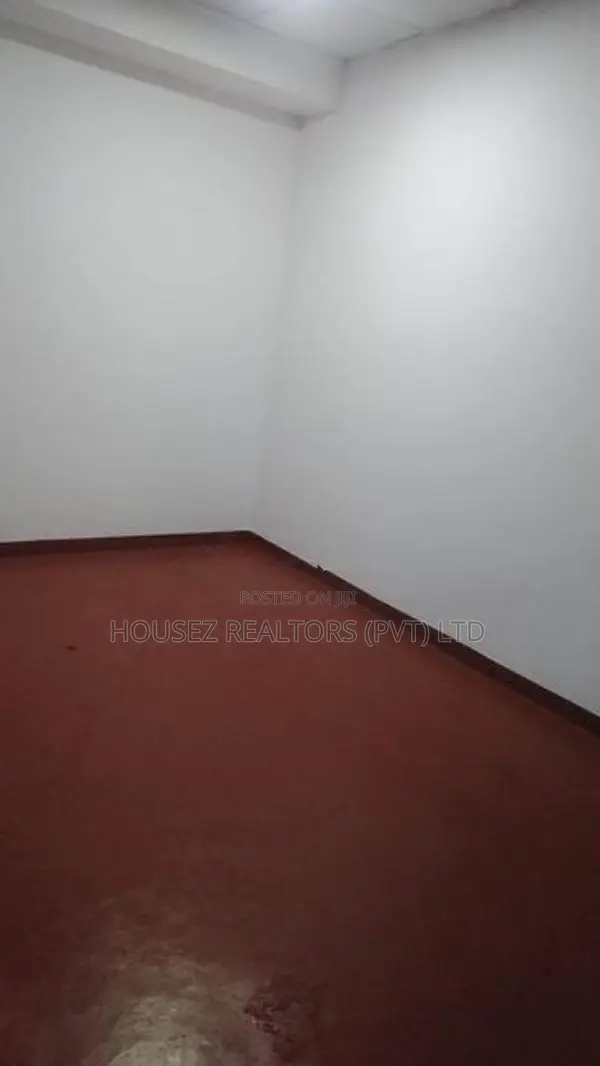 Single-Storey House for Sale in Wellampitiya