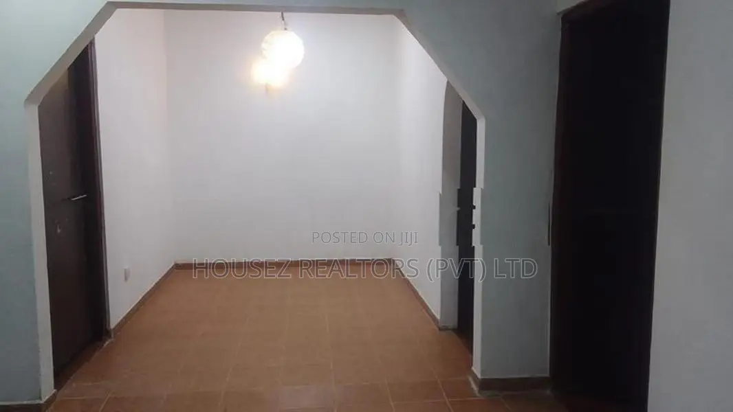 Single-Storey House for Sale in Wellampitiya