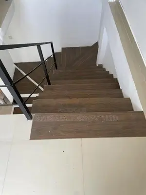 Spacious 4-Bedroom Three-Storey House for Sale – Ekala