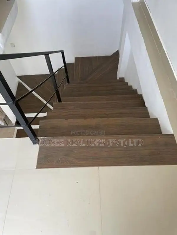 Spacious 4-Bedroom Three-Storey House for Sale – Ekala